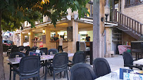 Atmosphère du Restaurant Brasserie Le Ti' Malo à Beynac-et-Cazenac - n°4