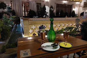 رستوران قصر منشی image