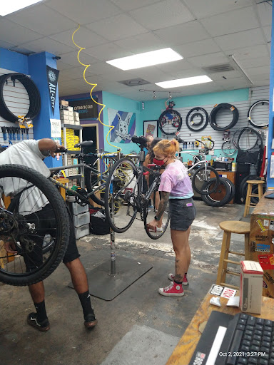 Bicycle Store «City Bike Tampa», reviews and photos, 208 E Cass St, Tampa, FL 33602, USA