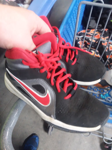 Thrift Store «Goodwill Buy the Pound Store & Recycling Center», reviews and photos