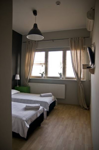 cornerhostel.com
