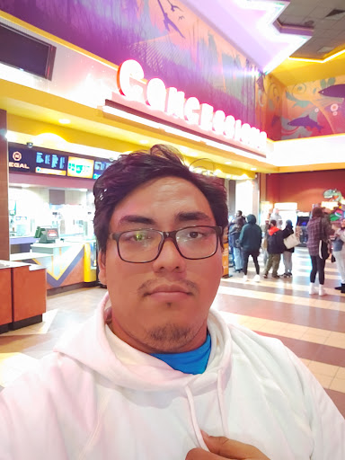 Movie Theater «Regal Cinemas The Landing 14 & RPX», reviews and photos, 900 N 10th Pl, Renton, WA 98057, USA