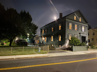 Lizzie Borden House (A Bed and Breakfast & Museum)