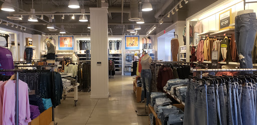 Clothing Store «Old Navy», reviews and photos, 15661 S Apopka Vineland Rd, Orlando, FL 32821, USA