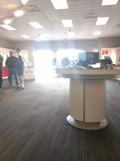 Cell Phone Store «Verizon», reviews and photos, 1048 S Kirkwood Rd, Kirkwood, MO 63122, USA