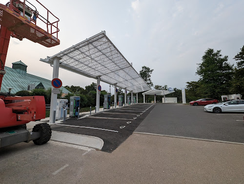 Borne de recharge de véhicules électriques ENGIE Vianeo Station de recharge Orges
