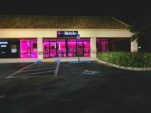 Cell Phone Store «T-Mobile», reviews and photos, 1337 E Vine St, Kissimmee, FL 34744, USA