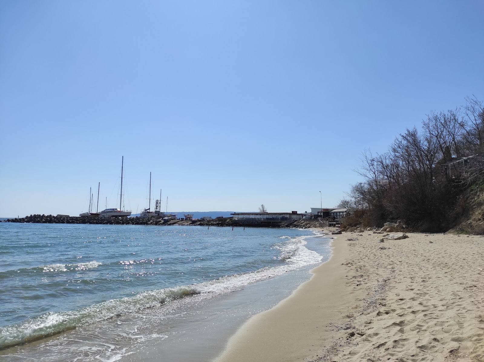 Foto de Trakata beach e o assentamento