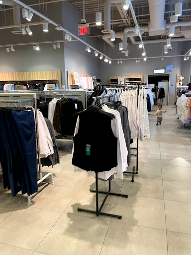 Clothing Store «H&M», reviews and photos, 37 Aquarium Way, Long Beach, CA 90802, USA