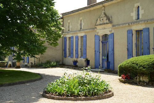 La Sauvageonne Chambres d'hôtes de charme, Gîtes, Piscine, Spa, Table d'hôtes - proche de Blaye - entre Bordeaux et Royan à Saint-Palais