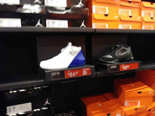 Clothing Store «Nike Factory Store», reviews and photos, 505 Premium Outlets Dr, Monroe, OH 45050, USA