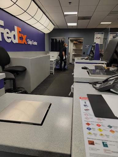Shipping and Mailing Service «FedEx Ship Center», reviews and photos, 13500 EDS Dr, Herndon, VA 20171, USA
