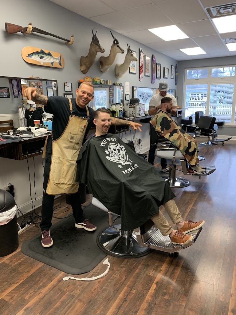 Ryan's Barber Shop & Shave 08221