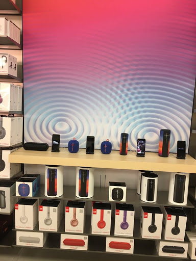 Computer Store «Apple Partridge Creek», reviews and photos, 17360 Hall Rd, Charter Twp of Clinton, MI 48038, USA