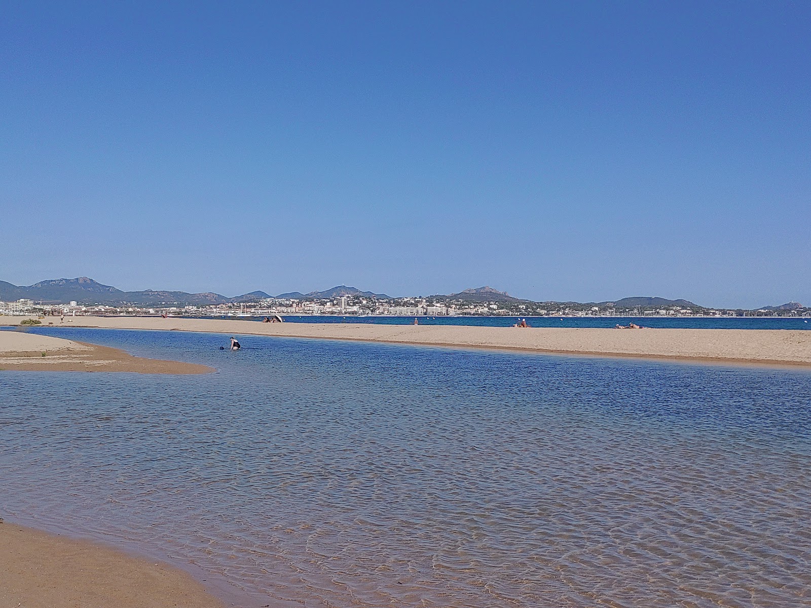 Plage naturiste des Esclamandes'in fotoğrafı imkanlar alanı