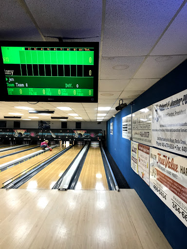 Bar & Grill «Sonny Lanes Bowling Bar and Grille», reviews and photos, 696 OH-534, Geneva, OH 44041, USA