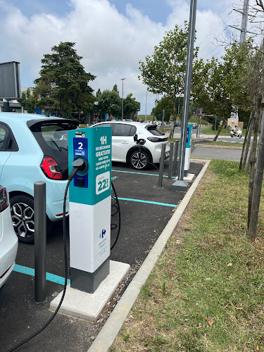 Borne de recharge de véhicules électriques Allego Station de recharge Mérignac