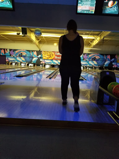 Bowling Alley «Pinz Bowling Center», reviews and photos, 700 N Lafayette St, South Lyon, MI 48178, USA