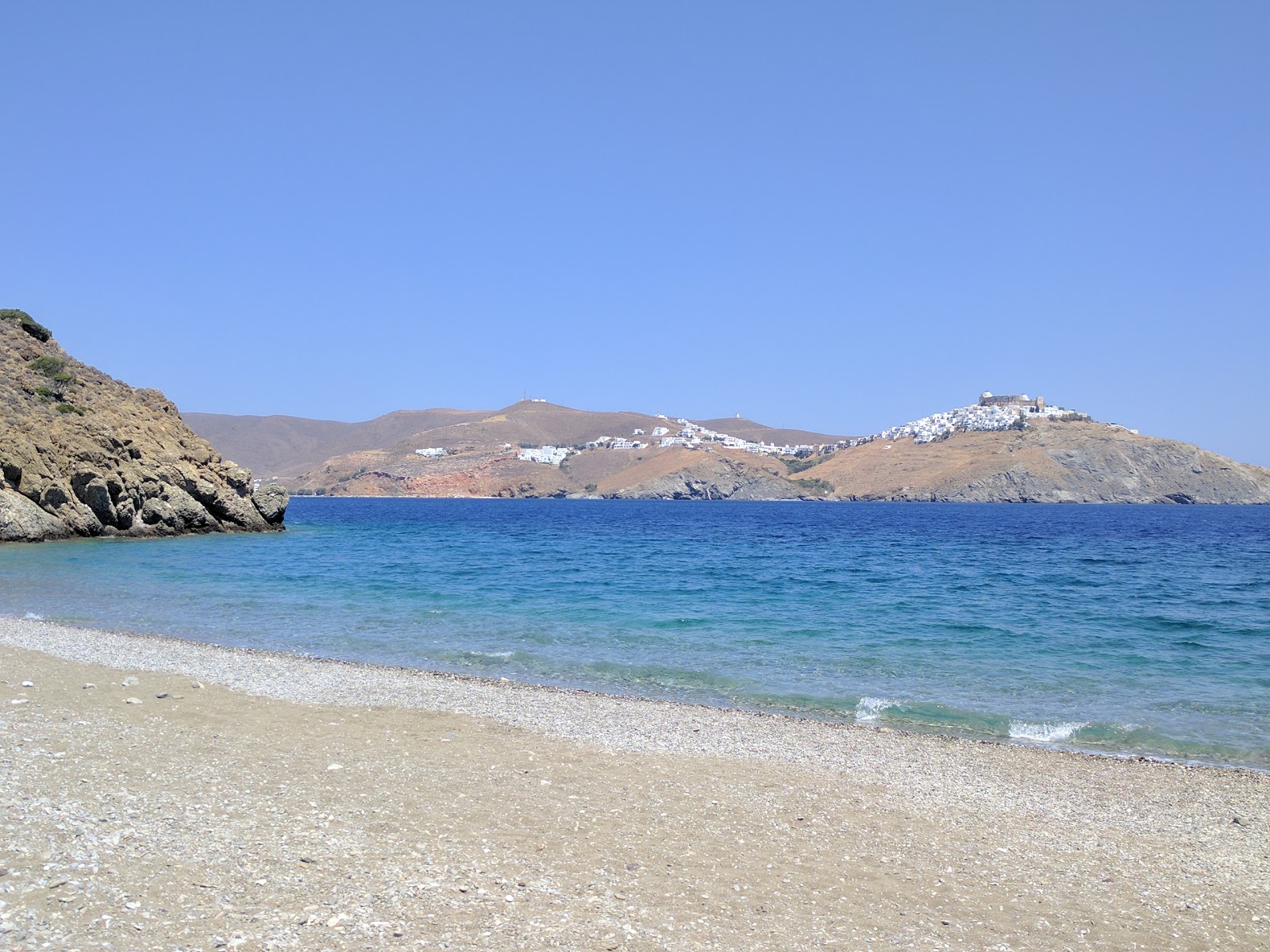 Agios Konstantinos'in fotoğrafı küçük koy ile birlikte