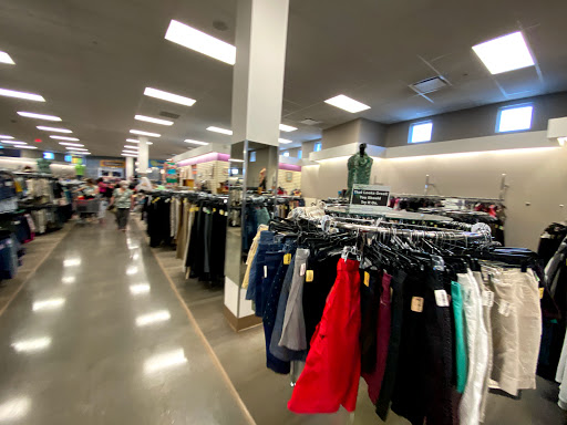 Thrift Store «Discover Goodwill Circle Retail Center», reviews and photos