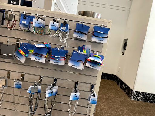 Department Store «Nordstrom Rack Chestnut Street», reviews and photos, 1700 Chestnut St, Philadelphia, PA 19103, USA