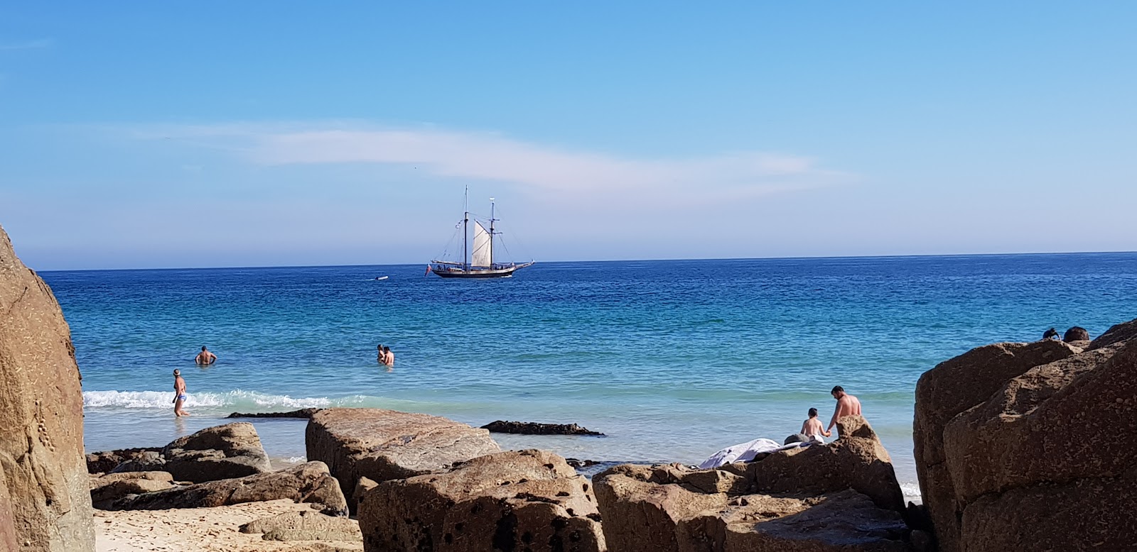 Foto van Porthchapel strand en zijn prachtige landschap