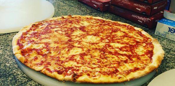 #1 best pizza place in Santa Rosa - Mombo's Pizza