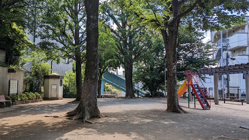 新宿区立八幡公園
