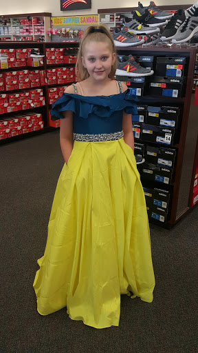 Shoe Store «Shoe Dept.», reviews and photos, 1521 Union Gas Rd, Parsons, KS 67357, USA