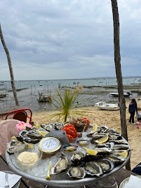 Plats et boissons du Restaurant La Cabane Réveleau, dégustation d'huîtres - Le Canon à Lège-Cap-Ferret - n°5
