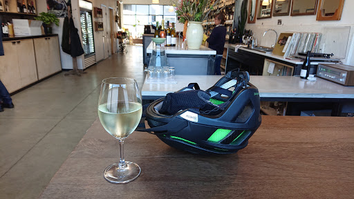 Wine Store «Oakland Yard Wine Shop», reviews and photos, 420 40th St, Oakland, CA 94609, USA