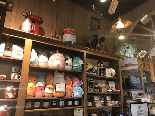 American Restaurant «Cracker Barrel Old Country Store», reviews and photos, 145 Prospect Hill Rd, East Windsor, CT 06088, USA