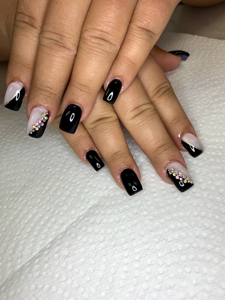 Yienly's Beauty Salon 33013