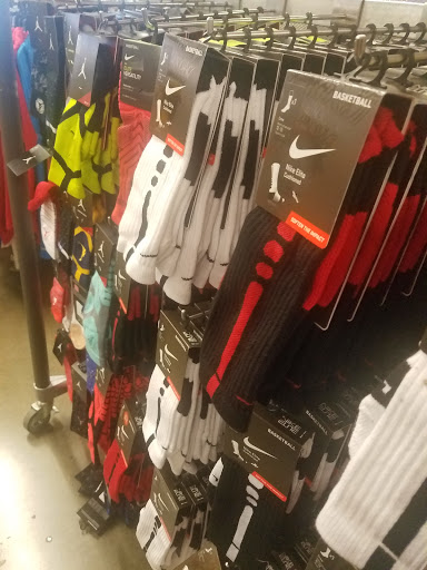 Sporting Goods Store «Nike Clearance Store», reviews and photos, 1275 Marina Blvd, San Leandro, CA 94577, USA