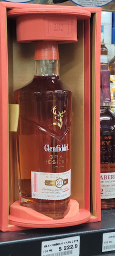 Liquor Store «Village Pump Liquors», reviews and photos, 4901 Greenbelt Rd, College Park, MD 20740, USA