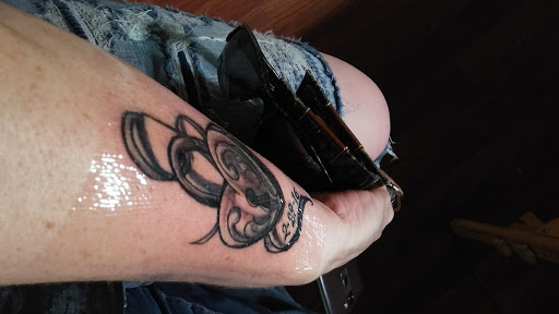 Tattoo Shop «Pens and Needles Tattoo Studio», reviews and photos, 1314 Airline Dr, Bossier City, LA 71112, USA