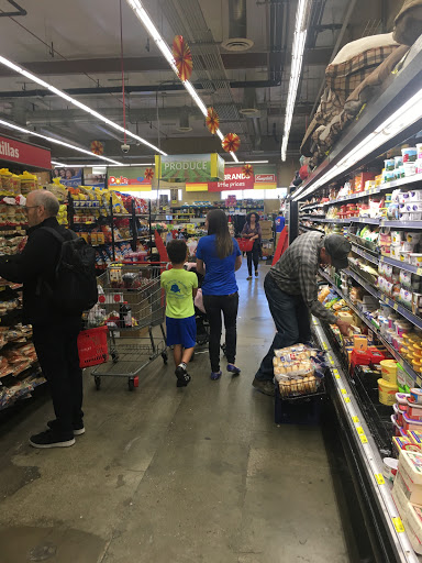 Grocery Store «Grocery Outlet Bargain Market», reviews and photos, 6333 Geary St, San Francisco, CA 94121, USA