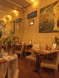 Atmosphère du Restaurant de fruits de mer LA MARÉE, Restaurant de Poissons et Fruits de Mer à La Rochelle - n°6