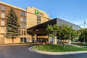 Holiday Inn Express Flint-Campus Area, an IHG Hotel image