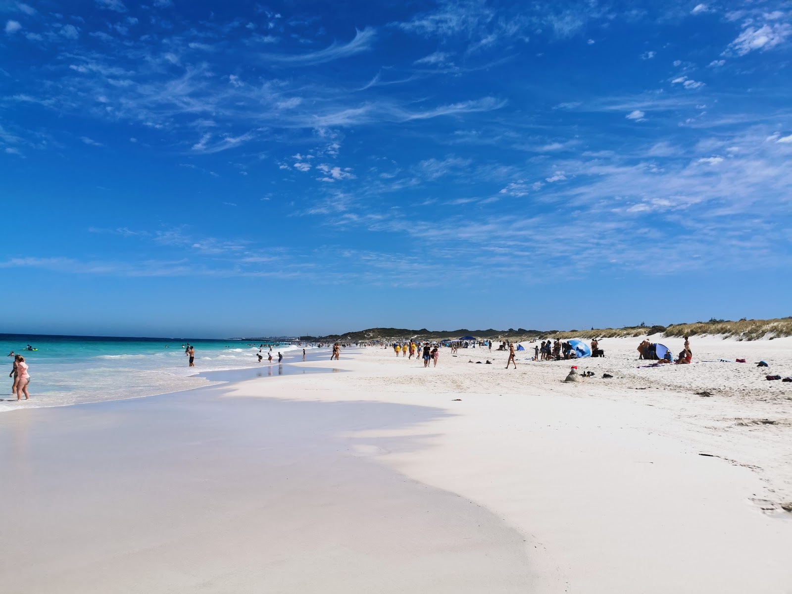 Foto de Mullaioo Beach com areia fina branca superfície
