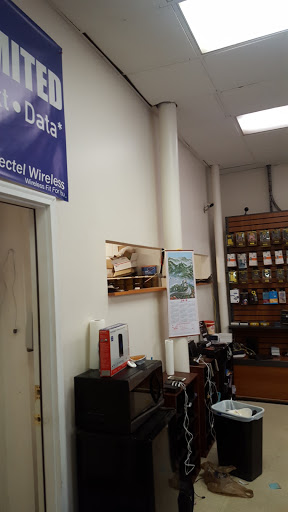 Cell Phone Store «CELL IT HERE», reviews and photos, 310 Main St, Bridgeport, OH 43912, USA