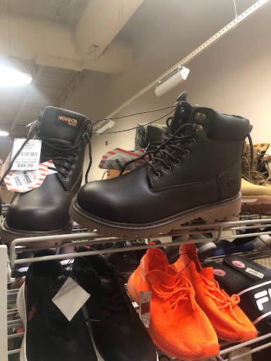 Clothing Store «Burlington Coat Factory», reviews and photos, 250 S Randall Rd, Elgin, IL 60123, USA