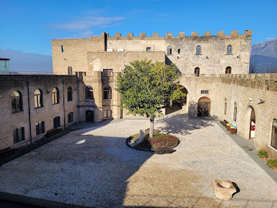 Castello Ettore Fieramosca Corso Umberto I, 9, 81049 Mignano Monte Lungo CE, Italia