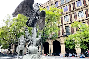 Monument to the Mexican National Identity image