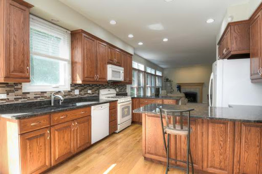 Paint Store «Calumet Paint & Wallpaper Inc. - Blue Island», reviews and photos, 12120 S Western Ave, Blue Island, IL 60406, USA