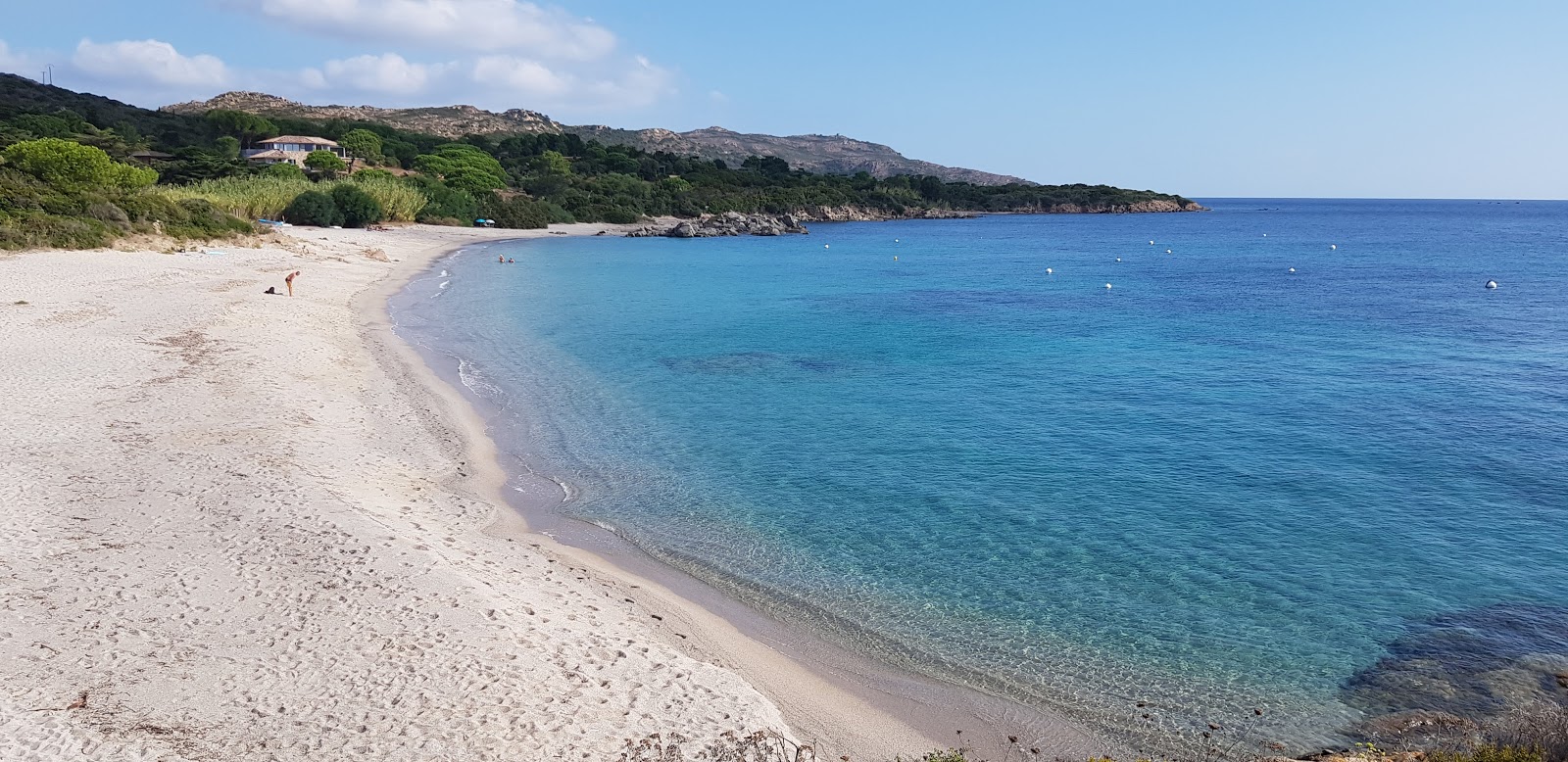 Foto di Plage de Cala longa III con una superficie del sabbia beige