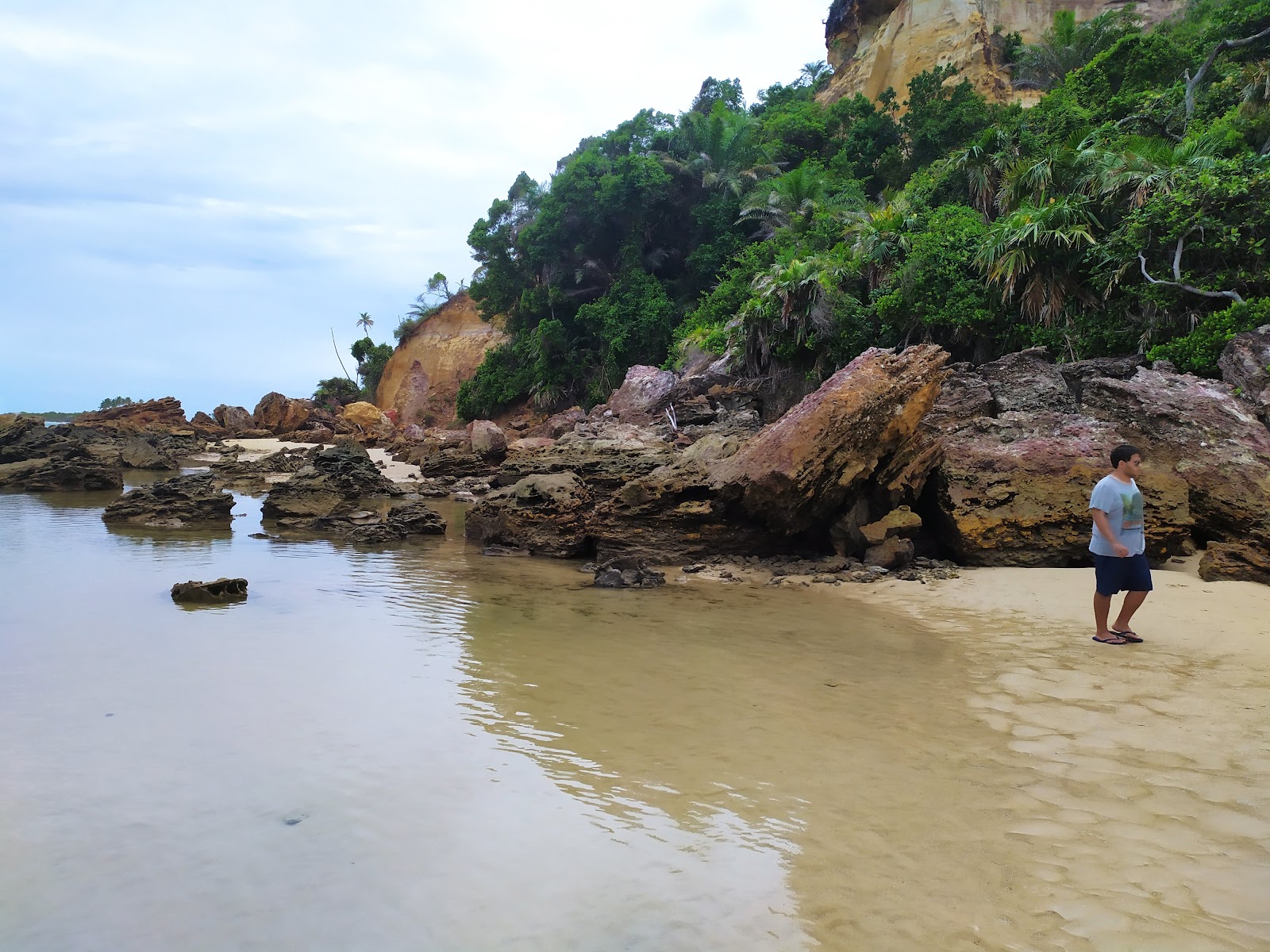 Photo de Praia do Mirante entouré de montagnes