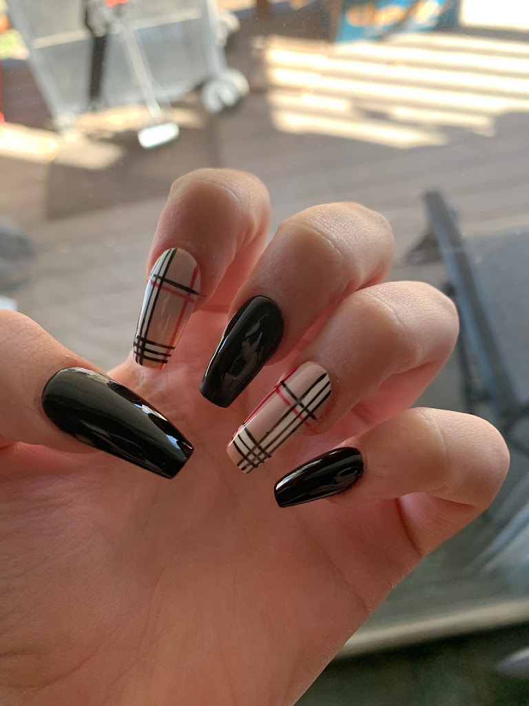 Fancy Nails 83661