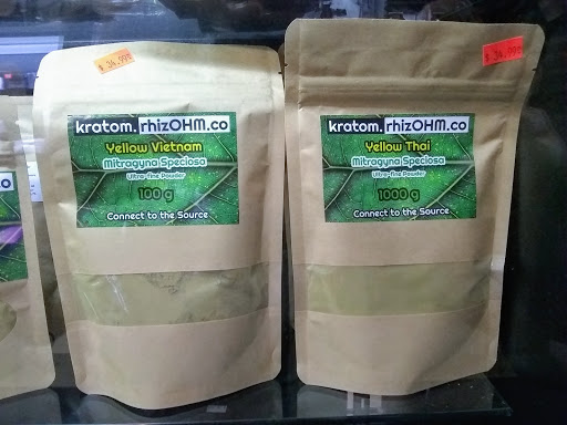 Tobacco Shop «Clock Town Smoke Shop/It Is Vapor Express», reviews and photos, 1039 High St, Auburn, CA 95603, USA