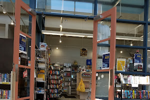 Bayfront Bookshelf